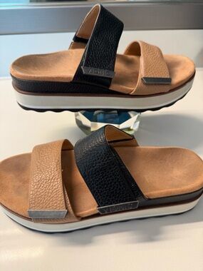 Vionic Two-Band Black and Tan Platform Slide Sandals